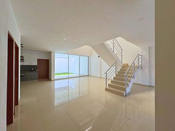CASA EN VENTA EN BOSQUES DE SANTA ANITA