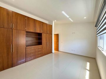 CASA EN VENTA EN BOSQUES DE SANTA ANITA