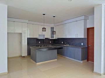 CASA EN VENTA EN BOSQUES DE SANTA ANITA
