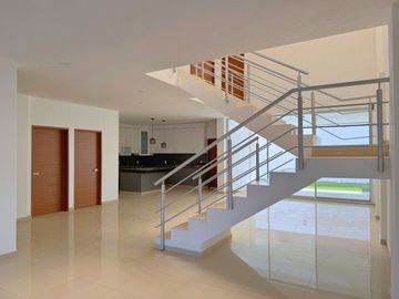 CASA EN VENTA EN BOSQUES DE SANTA ANITA