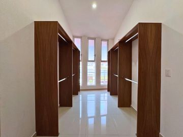 CASA EN VENTA EN BOSQUES DE SANTA ANITA