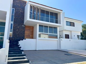 CASA EN VENTA EN BOSQUES DE SANTA ANITA