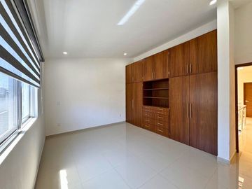 CASA EN VENTA EN BOSQUES DE SANTA ANITA