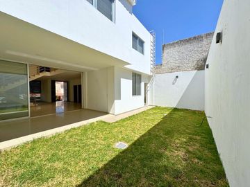 CASA EN VENTA EN BOSQUES DE SANTA ANITA