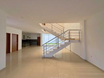 CASA EN VENTA EN BOSQUES DE SANTA ANITA