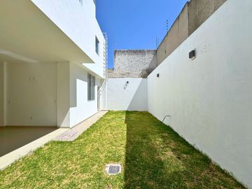 CASA EN VENTA EN BOSQUES DE SANTA ANITA
