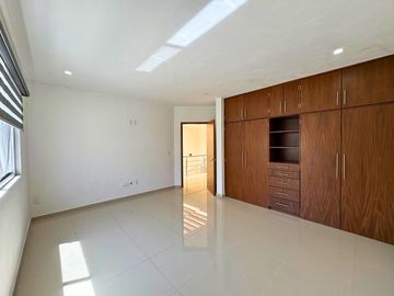CASA EN VENTA EN BOSQUES DE SANTA ANITA