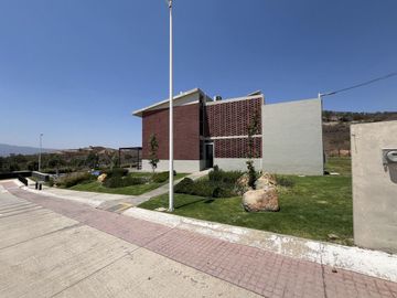 Casa NUEVA en Venta en Coto ALBAZUR en Santa Anita, Tlajomulco de Zuñiga.