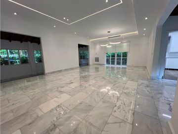 VENTA O ALQUILER CASA DE LUJO ALTOS DE GOLF MODERNA CON PISCINA