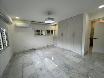 VENTA O ALQUILER CASA DE LUJO ALTOS DE GOLF MODERNA CON PISCINA