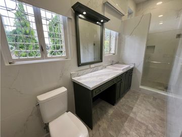 VENTA O ALQUILER CASA DE LUJO ALTOS DE GOLF MODERNA CON PISCINA