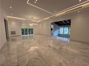 VENTA O ALQUILER CASA DE LUJO ALTOS DE GOLF MODERNA CON PISCINA