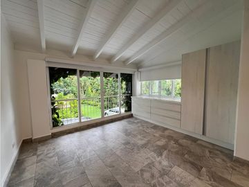 VENTA O ALQUILER CASA DE LUJO ALTOS DE GOLF MODERNA CON PISCINA