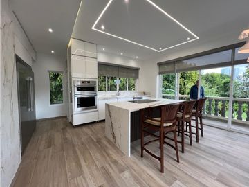 VENTA O ALQUILER CASA DE LUJO ALTOS DE GOLF MODERNA CON PISCINA