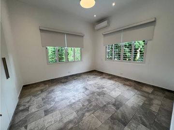 VENTA O ALQUILER CASA DE LUJO ALTOS DE GOLF MODERNA CON PISCINA