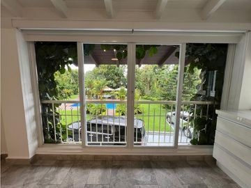 VENTA O ALQUILER CASA DE LUJO ALTOS DE GOLF MODERNA CON PISCINA
