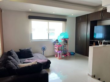 VENTA Casa de TRES NIVELES CON ALBERCA Fracc. Lomas del Sol RIVIERA VERACRUZANA