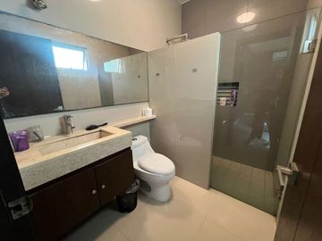 VENTA Casa de TRES NIVELES CON ALBERCA Fracc. Lomas del Sol RIVIERA VERACRUZANA
