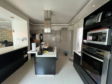 VENTA Casa de TRES NIVELES CON ALBERCA Fracc. Lomas del Sol RIVIERA VERACRUZANA