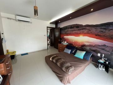 VENTA Casa de TRES NIVELES CON ALBERCA Fracc. Lomas del Sol RIVIERA VERACRUZANA