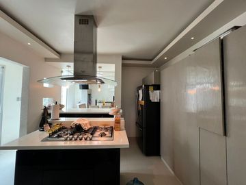 VENTA Casa de TRES NIVELES CON ALBERCA Fracc. Lomas del Sol RIVIERA VERACRUZANA