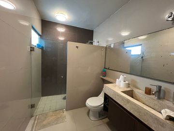 VENTA Casa de TRES NIVELES CON ALBERCA Fracc. Lomas del Sol RIVIERA VERACRUZANA