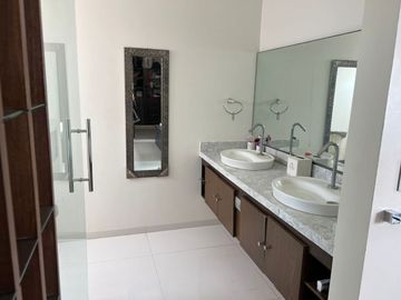 VENTA Casa de TRES NIVELES CON ALBERCA Fracc. Lomas del Sol RIVIERA VERACRUZANA