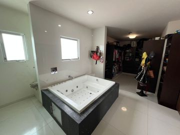 VENTA Casa de TRES NIVELES CON ALBERCA Fracc. Lomas del Sol RIVIERA VERACRUZANA