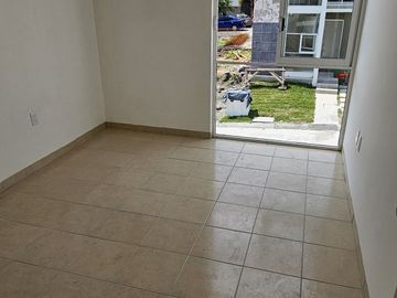 Casa con roof top en venta, en condominio con alberca, en Emiliano Zapata, Mor.