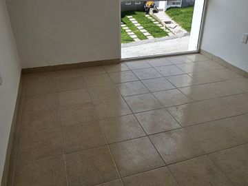 Casa con roof top en venta, en condominio con alberca, en Emiliano Zapata, Mor.