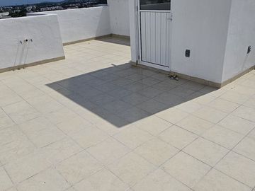 Casa con roof top en venta, en condominio con alberca, en Emiliano Zapata, Mor.