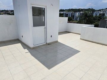 Casa con roof top en venta, en condominio con alberca, en Emiliano Zapata, Mor.