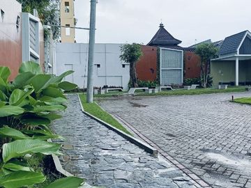 RUMAH MEWAH DEKAT SMA FAVORIT DAN BALAI KOTA