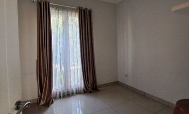 Dijual segeraRumah menghadap  Boulevard Vernonia, Summarecon Bekasi