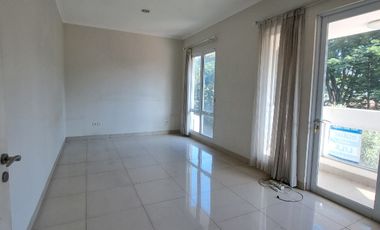 Dijual segeraRumah menghadap  Boulevard Vernonia, Summarecon Bekasi