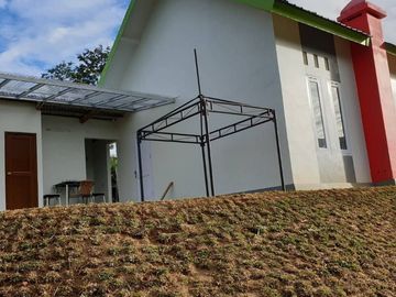 Rumah Villa Furnish dengan Kebun Luas dan Kandang Hewan di Jenawi Kra