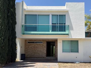 Casa en venta en Bosque Real