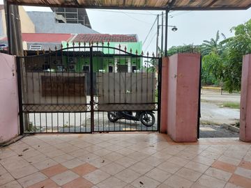 Dijual Rumah 2,5 Lantai di Jl Alamanda Harapan Indah Bekasi