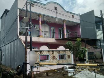 Dijual Rumah 2,5 Lantai di Jl Alamanda Harapan Indah Bekasi