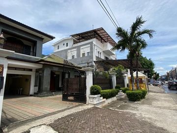 Disewakan Rumah Besar Utk Tinggal/kantor Di Tebet