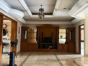 Disewakan Rumah Besar Utk Tinggal/kantor Di Tebet