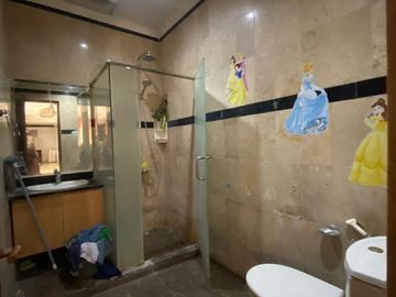 Disewakan Rumah Besar Utk Tinggal/kantor Di Tebet