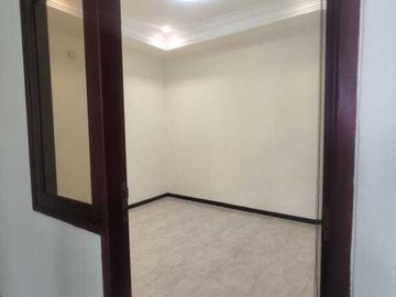 Rumah dekat kampus Petra Kutisari Selatan Surabaya