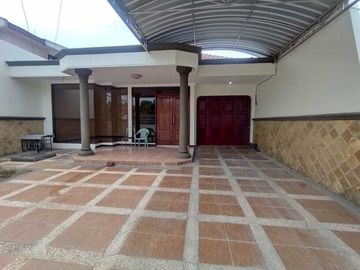 Rumah dekat kampus Petra Kutisari Selatan Surabaya