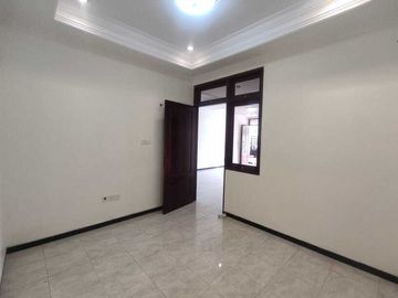 Rumah dekat kampus Petra Kutisari Selatan Surabaya