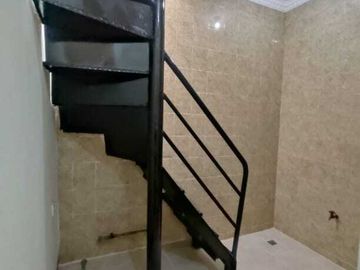 Rumah dekat kampus Petra Kutisari Selatan Surabaya