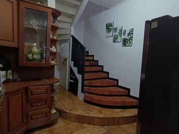 Dijual rumah di Cinere