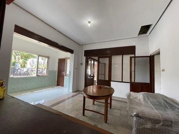 Rumah Usaha Jual/Sewa CBD Surabaya di Jl. Ry. Darmo