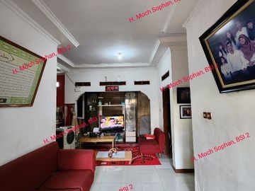 Di jual rumah 2 lantai di komplek bsi 2 sawangan pengasinan depok