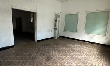 Rumah model belanda kolonial cocok utk cafe luas 660m2 ada 10 ruangan